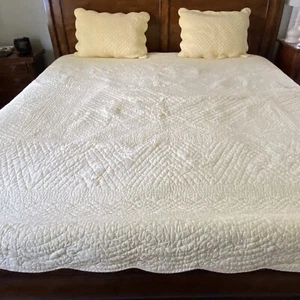 Crate & Barrel Yellow Queen Quilt & 2 Standard Shams Scalloped Edge Vintage - Picture 1 of 13