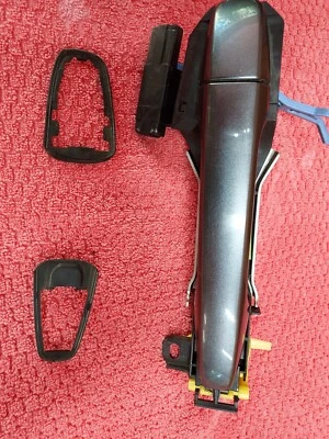 Conjunto manija puerta trasera izquierda Toyota Prius V 2012-2017 Foto 1 de 3