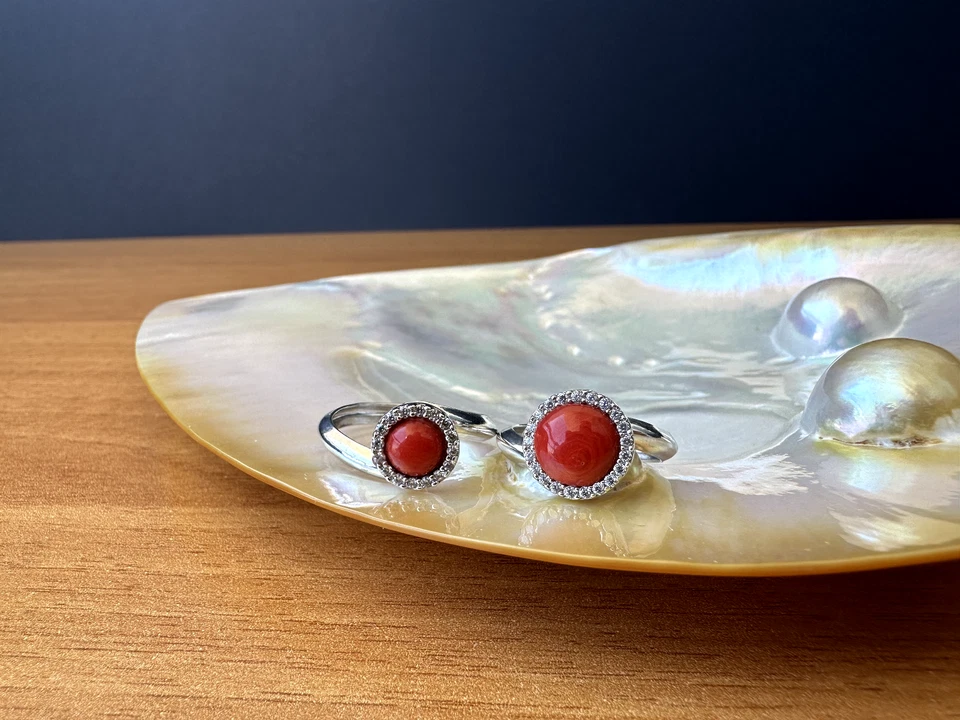 Anello in argento 925 con "spoletta" in corallo rosso mediterraneo e zirconi - Immagine 1 di 1