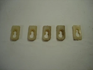 1972 PONTIAC GRAND PRIX GM EXTERIOR TRIM RETAINER CLIPS - 5 PC - Foto 1 di 2