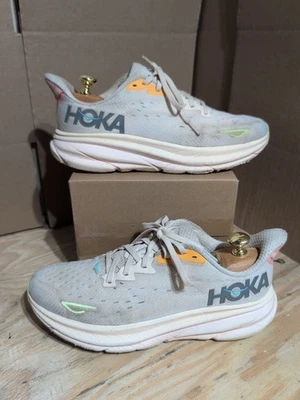 Zapatos deportivos para correr Hoka one Clifton 8 B para mujer talla 9,5 gris/rosa Foto 1 de 4