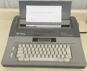 Vintage Smith Corona SD 680 Word Processing Typewriter Intelegently Quiet 5A-1 - Picture 1 of 7