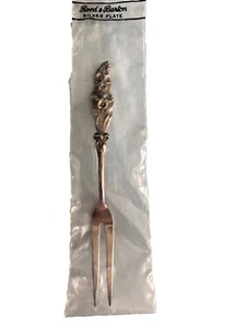 Vintage REED & BARTON HARLEQUIN 1958 FORGET ME NOT SILVER PLATE OLIVE FORK - Picture 1 of 8