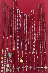 Konvolut 23 antike katholische Rosenkranz Schmuck Medaillen Sterlingsilber Kristall französisch etc - Bild 1 von 24