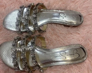 Jessica Simpson DETTA sandali slip on donna taglia 9 argento scarpe gemme NUOVI - Foto 1 di 6