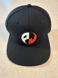 Gorra Pearl Jam Dark Matter ajustable de lana con cierre a presión negra roja - Imagen 1 de 7