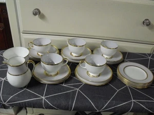JUEGO DE CAFÉ/POSTRE CON ADORNOS DORADOS DE DOS TONOS MADERA DE CUÑA W 4179 23 PIEZAS. NUEVO STOCK ANTIGUO - Imagen 1 de 8
