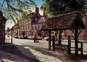 Great Britain Postcard WOODSTOCK Oxfordshire The Stocks Street Scene Postkarte - Bild 1 von 2