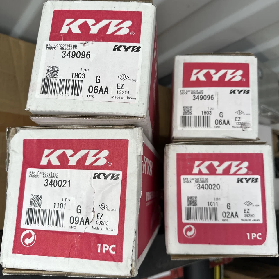 KYB 4 Amortiguadores 340020/349096 para Infiniti G35 G37 Sedán 07-11 y G37 Cupé 09-11 Foto 1 de 1