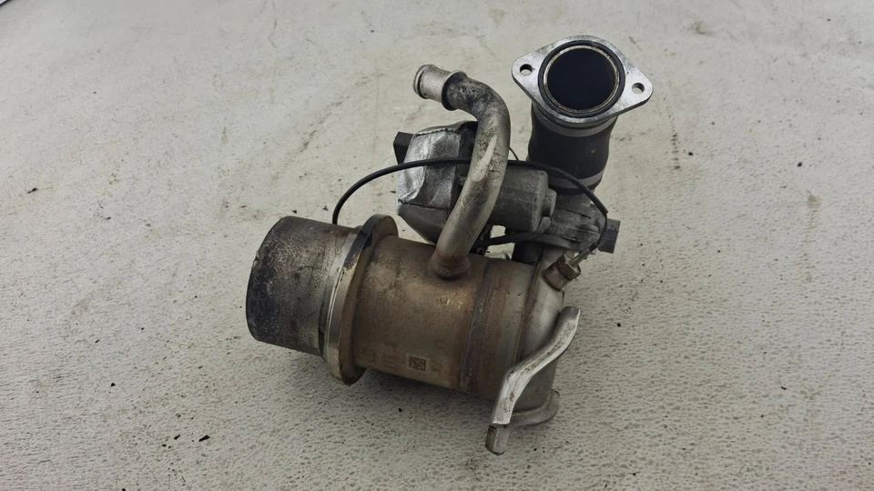 2015 大众帕萨特 2.0L TDI EGR 阀冷却器 原始设备制造商 — 第 1/4 张图片