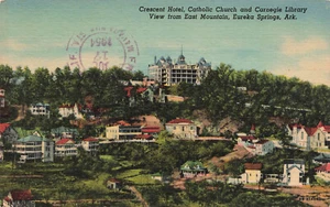 TARJETA POSTAL DE LINO VINTAGE DE EUREKA SPRINGS AR VIEW FROM EAST MOUNTAIN 1954 091224 T - Imagen 1 de 2