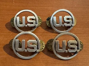 Quattro (4) collari militari vintage "U.S." ottone, doppia frizione, faccia a cupola - Foto 1 di 2