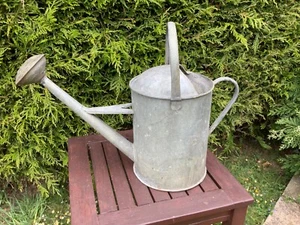 Vintage Beldray 2 1/2 Gallon Galvanised Watering Can with Fine Spray Rose - VGC - Picture 1 of 14