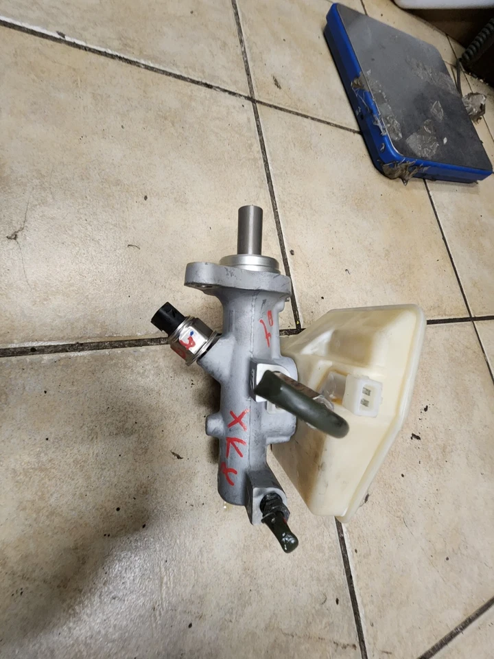 2003 2004 2005 2006 JAGUAR XK8 MASTER CYLINDER - Imagem 1 de 1