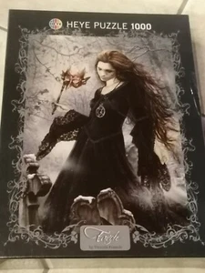 NOVITÀ: Heye Puzzle Favole Victoria Frances Black puzzle 1000 pezzi - Foto 1 di 2