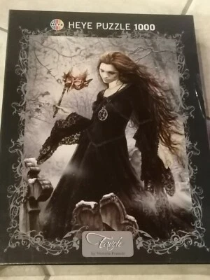 NOVITÀ: Heye Puzzle Favole Victoria Frances Black puzzle 1000 pezzi - Immagine 1 di 2