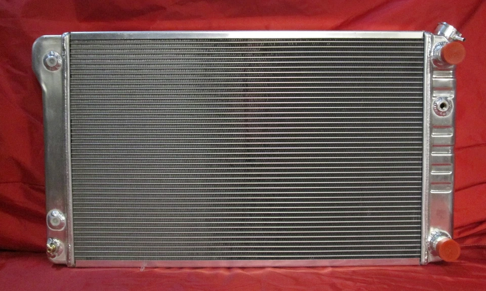 1967-1979 Chevrolet GMC C-10 Pickup LS Motor Swap Radiator - Imagem 1 de 4