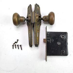 Herrajes antiguos ornamentados para puerta de latón Art Deco perno y escudo y cerradura de mortaja - Imagen 1 de 10
