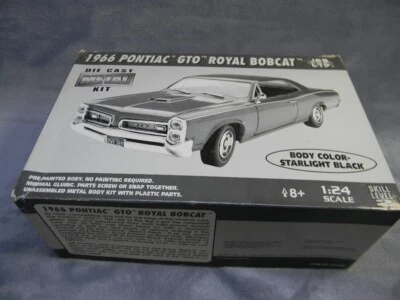 1/24 SCALE CLASSIC METAL WORKS 1966 PONTIAC GTO ROYAL BOBCAT BLACK DIECAST KIT - Image 1 of 4
