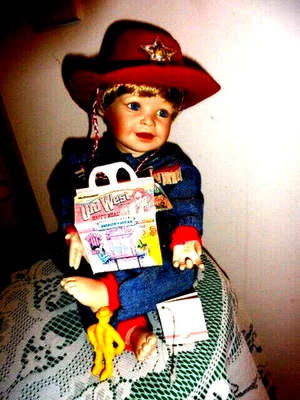 Ashton Drake/Yolanda Bello 11 pulgadas Muñeca de porcelana "McDonald's Old West" Foto 1 de 4