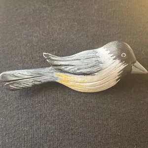 Vintage Chickadee 1992 Hand Painted Art Wooden Animal Brooch Pin Artsy Gift - Picture 1 of 11