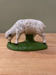Primitive Farmhouse GRAZING LAMB FGURINE Statue Figures 6" - Bild 1 von 3