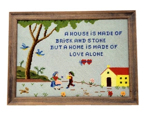Quadro vintage metà secolo punto ago uomo donna casetta legno incorniciato 11,5 x 15,5 - Foto 1 di 9