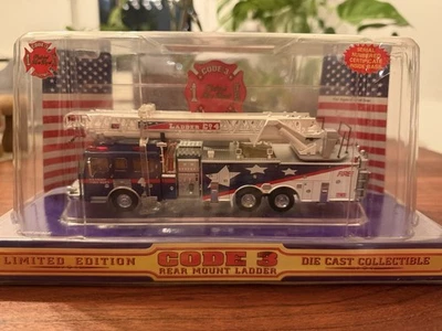 Code 3 1:64 Ladder 4 Fire Truck Firefighters Die Cast Model - Bild 1 von 2