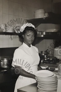 Vintage 50er Jahre Foto Afroamerikanerin in Küche Kochen Koch - 73 - Bild 1 von 2