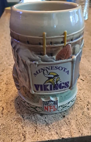 Vintage Vikings FOOTBALL Ceramic Beer Stein Mug 3D Hand Painted NFL CUI Cover