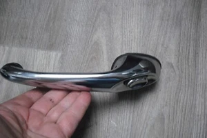 CHRYSLER PT CRUISER CONVERTIBLE FRONT DOOR HANDLE LEFT SIDE NEARSIDE - Picture 1 of 5