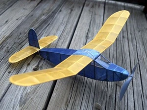 KK Aquiles ~ Modelo de goma de vuelo libre ~ Ala de balsa cortada con láser costilla y antiguo conjunto - Imagen 1 de 2