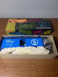 HO Scale Athearn Roundhouse Great Northern GN 50' boxcar Kit Car P4 - Picture 1 of 4