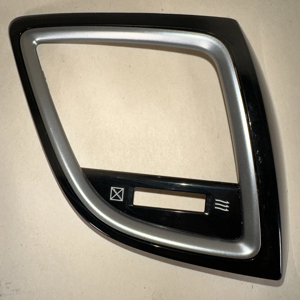 Bisel de tablero derecho BM BHN1 fabricante original Mazda 3 Sport 2014-2016 Foto 1 de 4