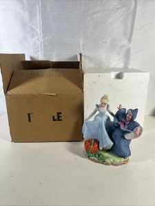Disney Figur Cinderella "Magic Memories" Edition Originalverpackt - Bild 1 von 6