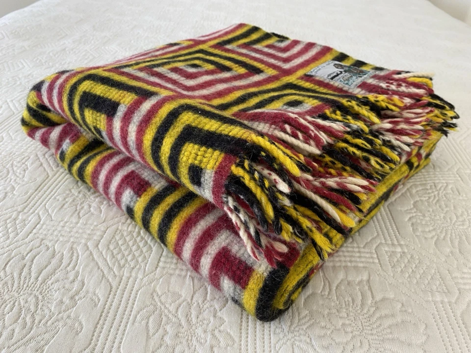 Vintage Manatunga Māori Keepsake Tulutuku Picnic Throw Rug Blanket NZ 160x135cm - Image 1 of 4