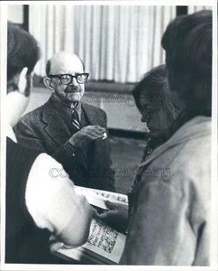 1976 Press Photo Composer Roger Sessions With Cast of Montezuma Opera - Picture 1 of 2
