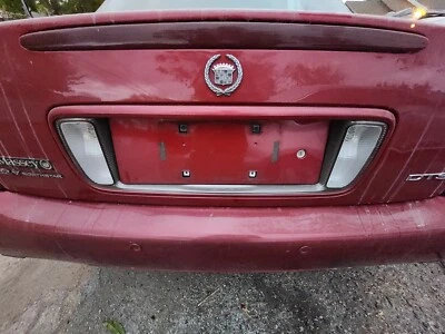 2000 2001 2002 2003 2004 2005 CADILLAC DEVILLE REAR LICENCE PLATE BRACKET MAROON Foto 1 de 2