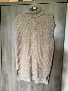 Hellbrauner/haferflockenfarbener ärmelloser Pullover mit Polokragen Größe M - Bild 1 von 3