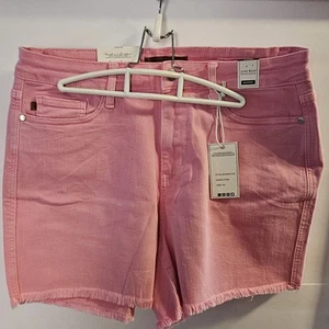 Judy Blue Mid-Rise Cut-Off Denim Shorts Sz 1XL Lgt Pink Garment Dyed Raw Hem NWT - Picture 1 of 3