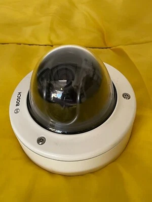 Bosch VDN-495V03-20 Day/Night CCTV Security Color Camera with Surface Mount Box - Image 1 of 4