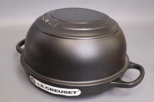 Le Creuset Emaillierter Gusseisen Brotbackofen in Lakritz (HAT EINIGE KRATZER) - Bild 1 von 8