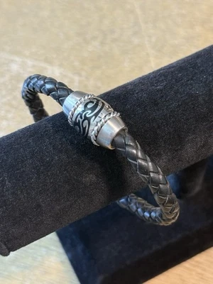 "Pulsera Lotus Mjyx de cuero negro y acero inoxidable con cierre magnético 8,5"" unisex" Foto 1 de 4