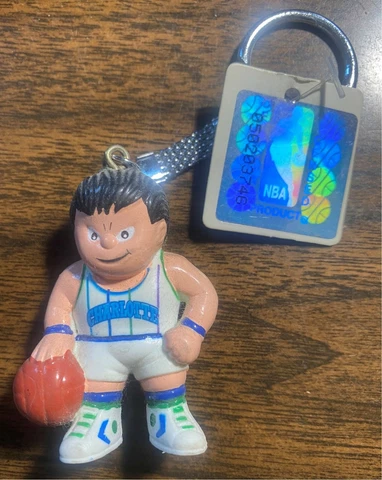 CHARLOTTE HORNETS CLASSIC BASKETBALL PLAYER KEY RING Cover