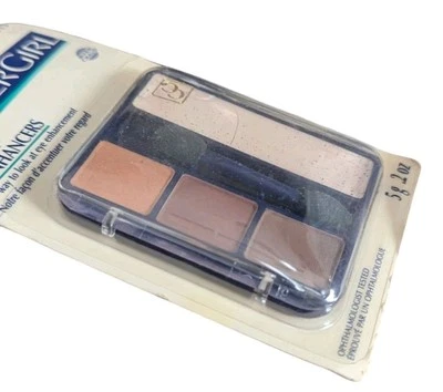 封面 女孩 防止 眼影 增强器 眼影 415 柔软 Suedes 三重奏 — 第 1/4 张图片