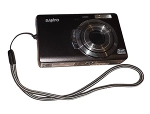 Sanyo VPC-T700 7.0MP Digital Camera – 3x Zoom – Untested – Includes Battery, SD - Picture 1 of 14