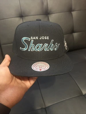 Gorra San Jose Sharks Mitchell & Ness Black Core Team Script 2.0 Snapback Foto 1 de 4
