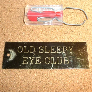 Antigua etiqueta de soporte Sleepy Eye Chief de colección usada en Sleepy Eye MN Convention - Imagen 1 de 5