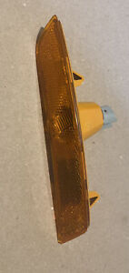 CADILLAC CAMARO DRIVERS SIDE FRONT BUMPER YELLOW SIDE MARKER LIGHT 23169181