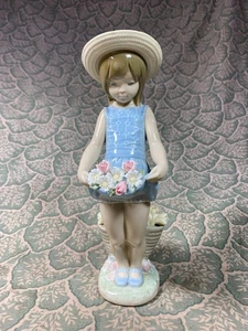 Lladro Flowers Porcelain Figurine - 1284 - Picture 1 of 5